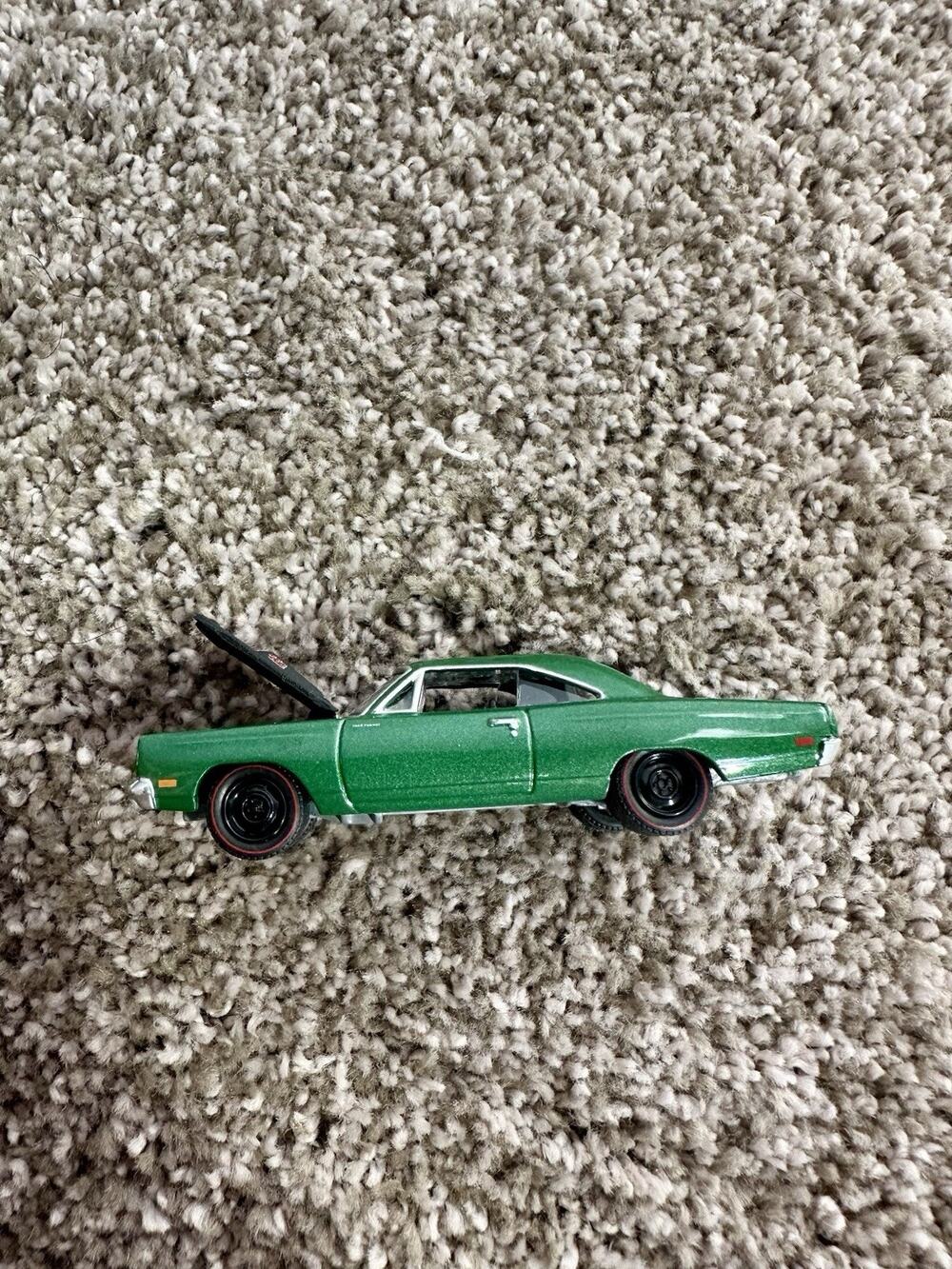 M2 Machines 1969 Plymouth Road Runner HEMI GREENLIGHT LOOSE GREEN